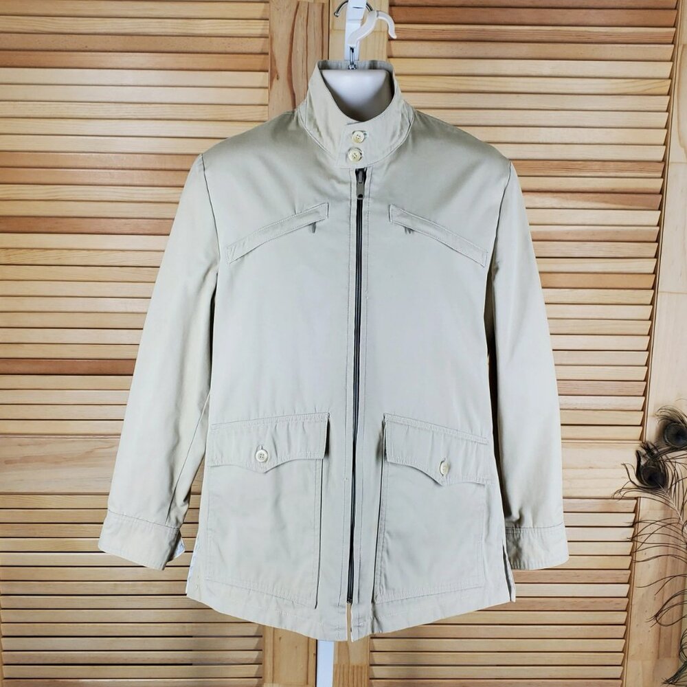 Reversable hunting jacket with deep pockets